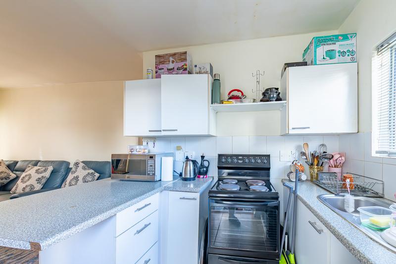 1 Bedroom Property for Sale in Oakglen Western Cape